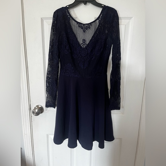 Juniors CITY VIBE midi, long sleeved, formal dress from Dilliard’s - Picture 2 of 5